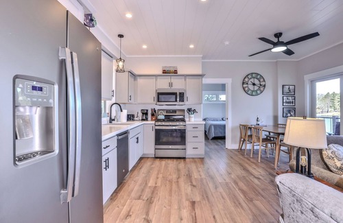 Minocqua Casa | NEW! Immaculate 3 bedroom home on Lake Shishebogama!