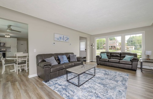 Canton Casa | NEW!!! Immaculate Home with Private Pool! Close to Pro Football Hall of Fame!