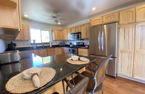 Hartsel Cabina | New! Impeccable Home with Fireplace, Hot Tub and Epic Views - Hart House