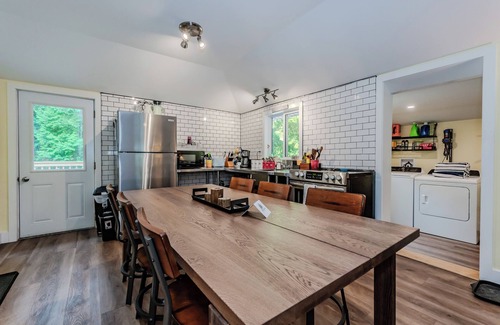 South Bruce Peninsula Cabina | NEW in Sauble: Cammidge Place Retreat