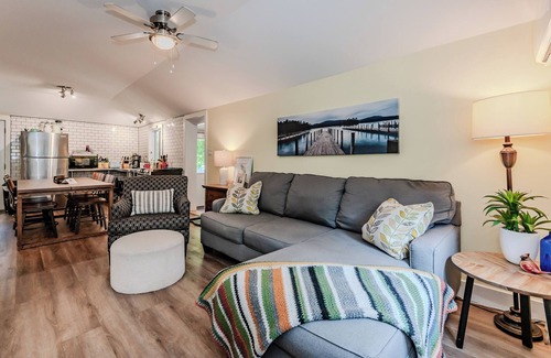 South Bruce Peninsula Cabina | NEW in Sauble: Cammidge Place Retreat