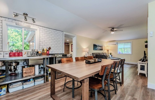 South Bruce Peninsula Cabina | NEW in Sauble: Cammidge Place Retreat