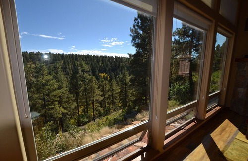 Pagosa Springs Casa | Nueva casa de 3 dormitorios en la cresta del cañón / Borders Forest / 31 ventanas, a solo 3 millas de la ciudad
