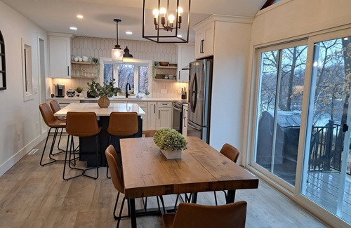 Dent Casa | NEW! Island View Lakehouse