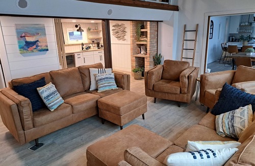 Dent Casa | NEW! Island View Lakehouse