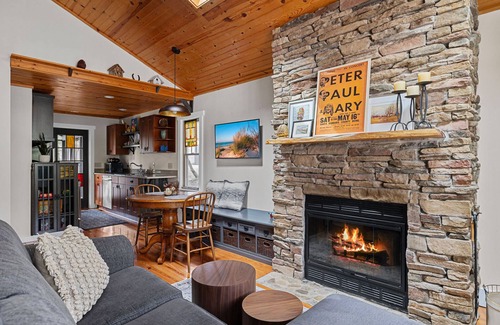 Michigan City Casa | New! Juniper Presents: Fabulous Cottage w/ Fire Pit – Walk to Lake MI Beaches
