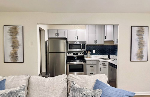 Auburn Apartamento | NEW!! Just steps to Jordan-Hare Stadium! 2 Bedroom, 2 Bath, sleeps up to 9.