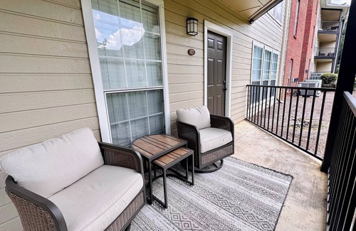 Auburn Apartamento | NEW!! Just steps to Jordan-Hare Stadium! 2 Bedroom, 2 Bath, sleeps up to 9.