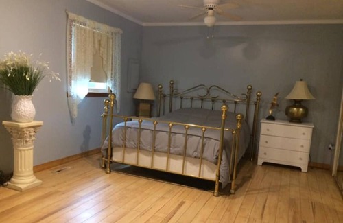 Gilbertsville Casa | New!!! Kentucky Lake Get Away in Moors Resort Area
