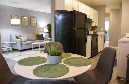 Beaverton Apartamento | NEW! King Bed, 600mbps +4K TVs in the Garden Apt
