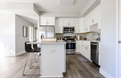 Campbell Apartamento | NEW King bed Apt w/fast WI-FI, centrally located!
