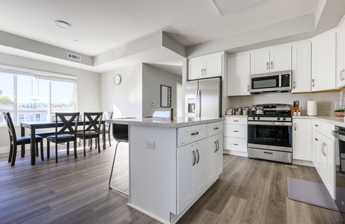 Campbell Apartamento | NEW King bed Apt w/fast WI-FI, centrally located!