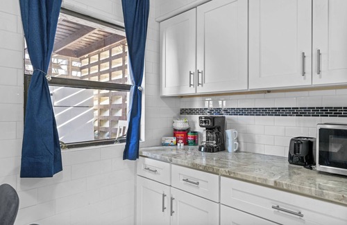 Silver Lake Apartamento | NEW! King Bed, Mins to Dwntwn, Living Room Suite, Lrg Groups