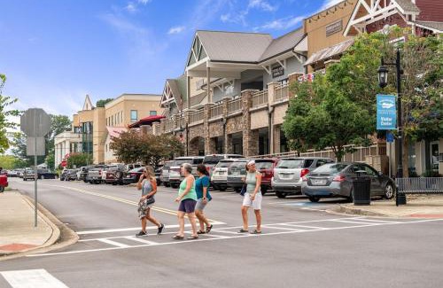 Blue Ridge Apartamento | NEW King Bed,Suite,Downtown BR Southern Charm Boxcar