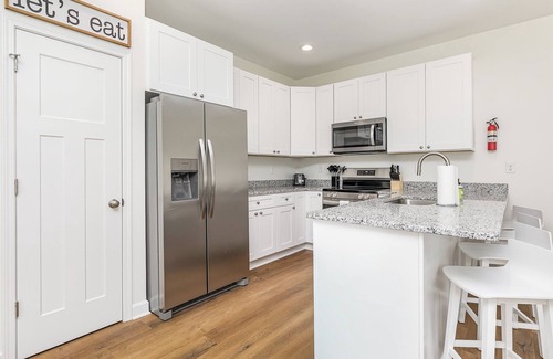 Denver Casa | New! King Suite~Hot Tub~8min 2 Downtown Denver
