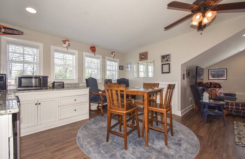 Auburn - Opelika Apartamento | New! Studio apartment that sleeps 4 minutes from downtown Auburn!