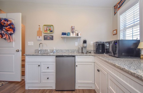 Auburn - Opelika Apartamento | New! Studio apartment that sleeps 4 minutes from downtown Auburn!