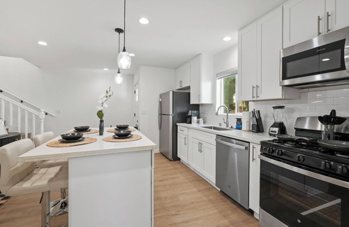 Vernon Casa | NEW! Koreatown+Universal Studios