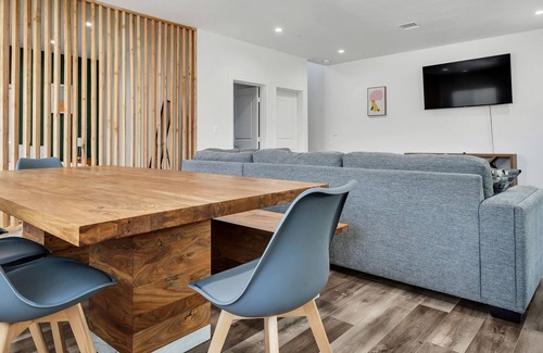 Montebello Casa | New LA home Montebello City Park with free parking
