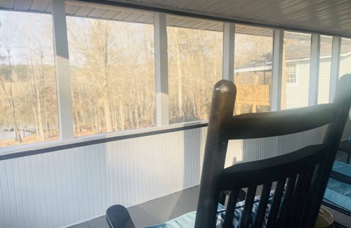 Inman Casa | NEW! LAKE BOWEN ESCAPE - FRESH DECOR - PRIVATE DOCK