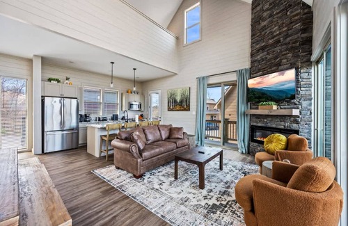 Sevierville Apartamento | NEW Lake Cabin Sleeps 14 Indoor Pool Hot Tub
