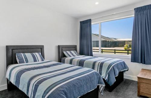 Kinloch Casa | New Lake House in Kinloch