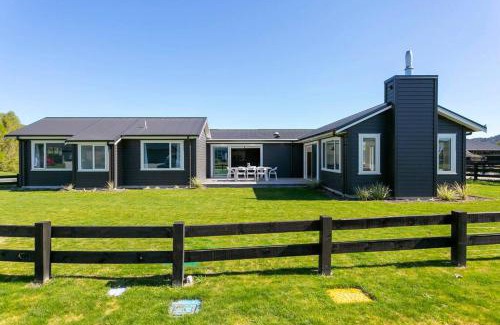 Kinloch Casa | New Lake House in Kinloch