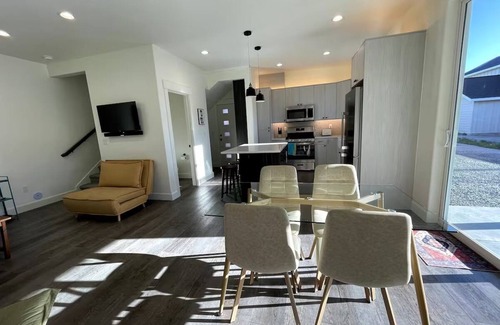 Ponderay Casa | New Lake & Ski Home