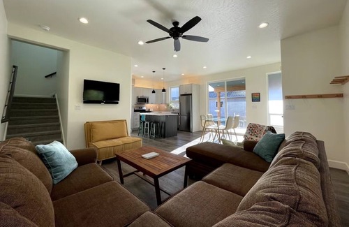 Ponderay Casa | New Lake & Ski Home