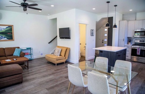 Ponderay Casa | New Lake & Ski Home