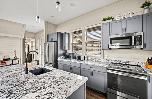 Sevierville Apartamento | NEW Lake View Indoor Pool Sleeps 14 Hot Tub