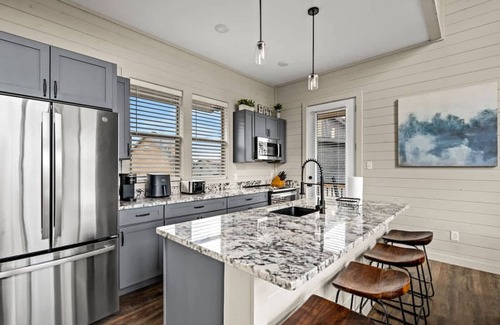 Sevierville Apartamento | NEW Lake View Indoor Pool Sleeps 14 Hot Tub