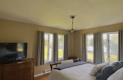 Romulus Otro | NEW! Lakefront Farmhouse in the heart of the Finger Lakes Wine Trail