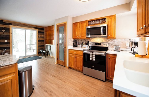 Bone Lake Casa | NEW - Lakefront house with jacuzzi