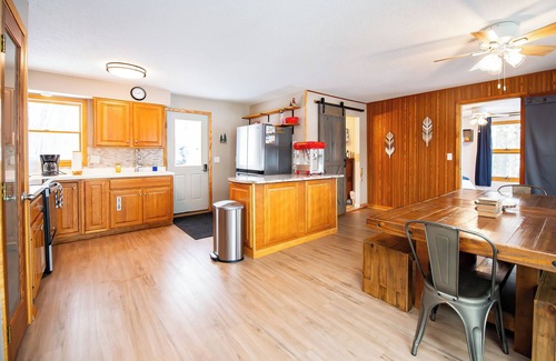 Bone Lake Casa | NEW - Lakefront house with jacuzzi
