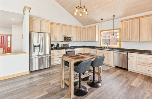 Crary Villa | NEW! Lakeside 4BR Retreat | Private, Peaceful & Scenic