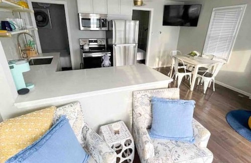 Saratoga Springs Cabaña | New lakeside cottage mins to Racetrack & downtown