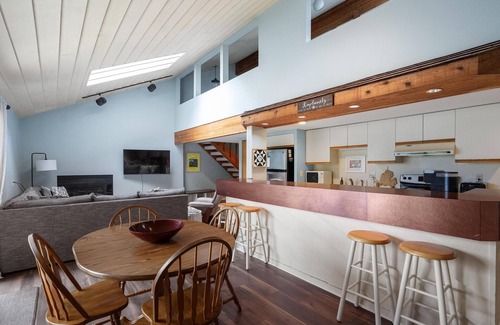 Petoskey Condominio | *NEW* Lakeside Club - 10 Minutes to Harbor Springs and Petoskey!