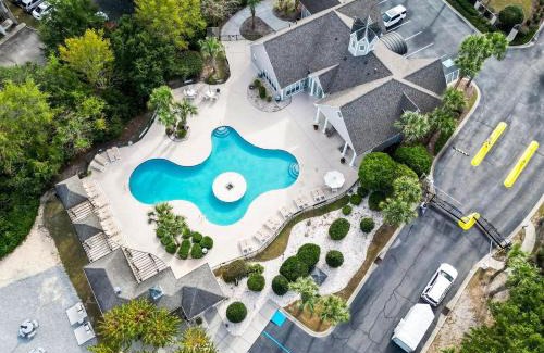 Vaught Apartamento | NEW! Large 2BR Savannah Shores PoolPickleball