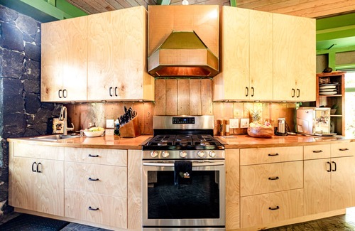 Hilo Casa | NEW! Lava Rock Retreat - Impeccable Comfort in Hilo!