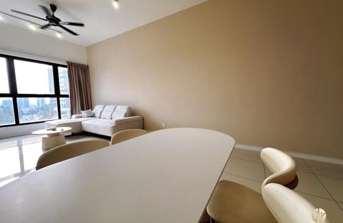 Bandar Puteri Puchong Apartamento | NEW Le Pavilion Puchong 8-10pax 3R2B