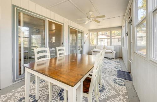 New Lisbon Casa | New Lisbon Home with Fire Pit and Ping-Pong!