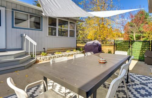 New Lisbon Casa | New Lisbon Home with Fire Pit and Ping-Pong!