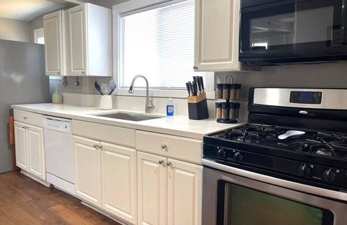 El Cajon Casa | New List Special!!! Newly Remodeled Historic Charm 4b - 2b Centrally Located