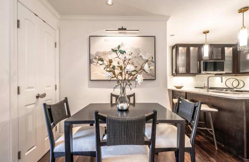 Aspen Casa | New Listing 1 BR Aspen Condo by Gondola