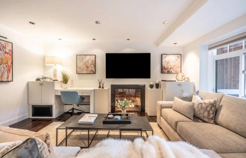 Aspen Casa | New Listing 1 BR Aspen Condo by Gondola