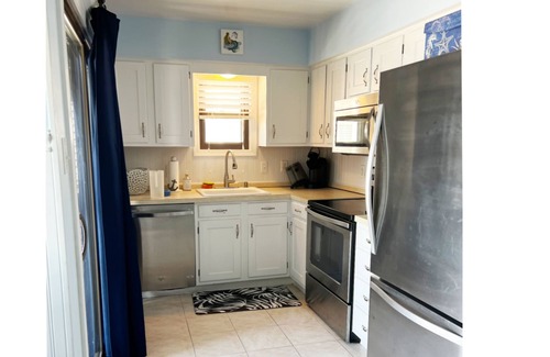 Wildwood Crest Casa | New Listing! 3-bed townhouse, family friendly Wildwood Crest, 4 blocks to beach