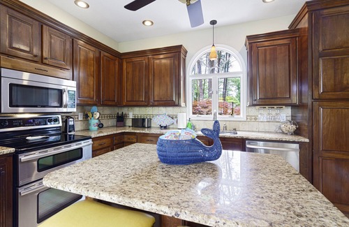 Mayhew Casa | NEW LISTING! 3 bedroom 2.5 bath 3K sq ft home on Lake Norman-hot tub-WATER VIEWS