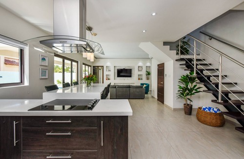 Gold Coast Casa | **NEW LISTING** - 3BR Luxury Villa with Private Pool