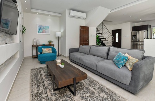 Gold Coast Casa | **NEW LISTING** - 3BR Luxury Villa with Private Pool